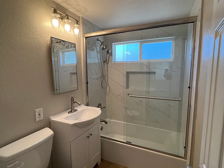 922 W Grand Blvd — Photo 10