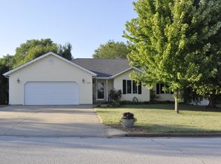 809 E Colgate St, Bolivar, MO 65613