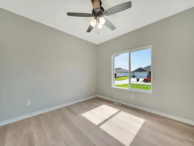 8926 S 42nd St — Photo 19