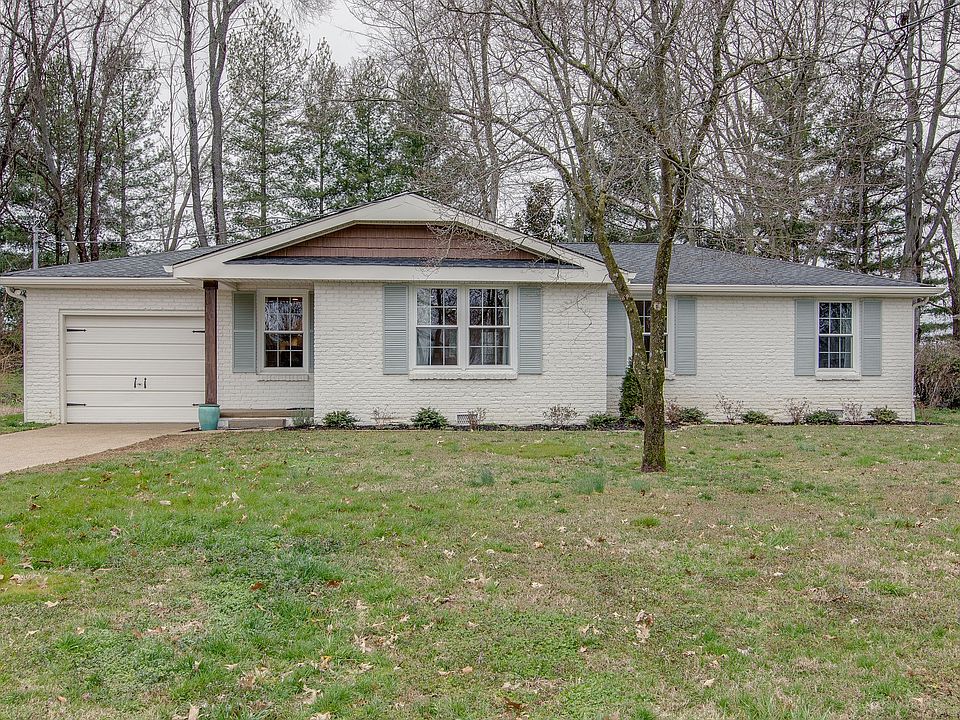 1st image of 215 Oxford Dr