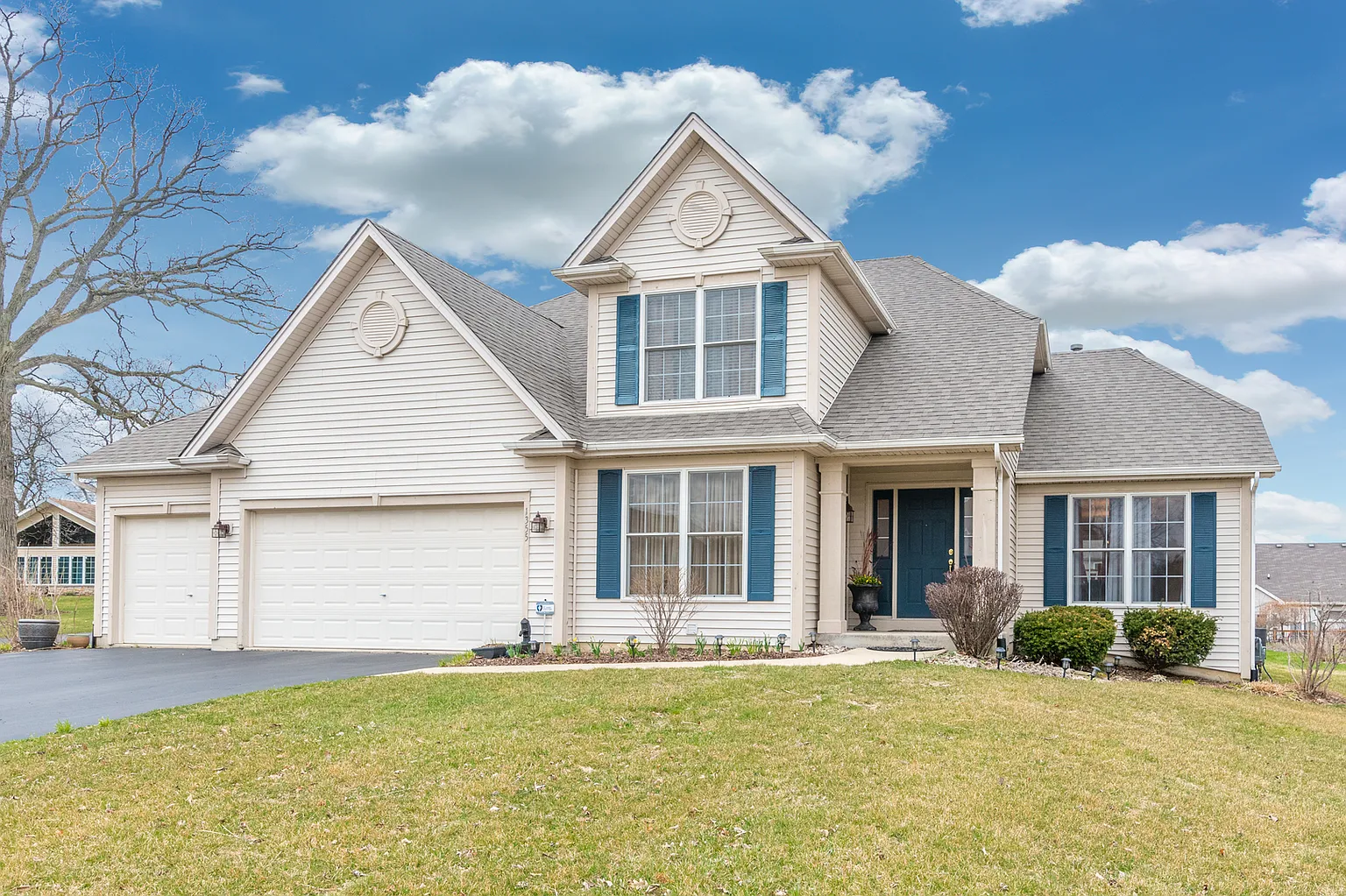 1355 Hickory Ridge Dr photo 1