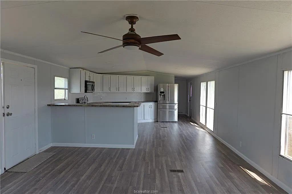 3 bed, 1248 sqft, $1,200 — Photo 2