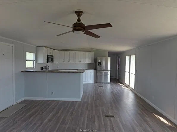 732C Rogers St, Normangee, TX 77871