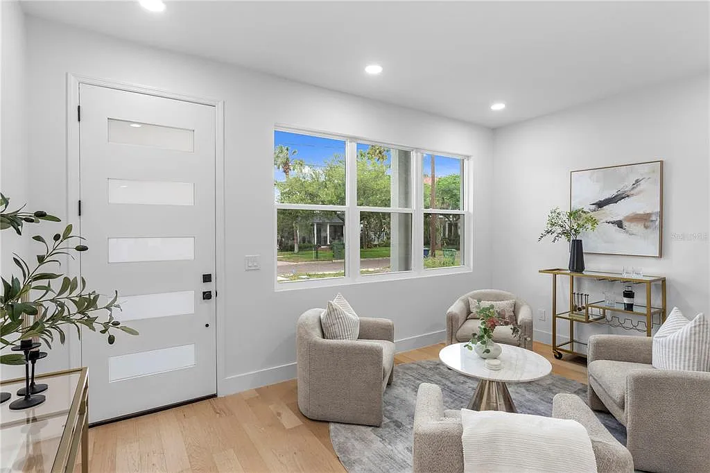4 bed, 3.5 bath, 2827 sqft, $5,000 — Photo 4