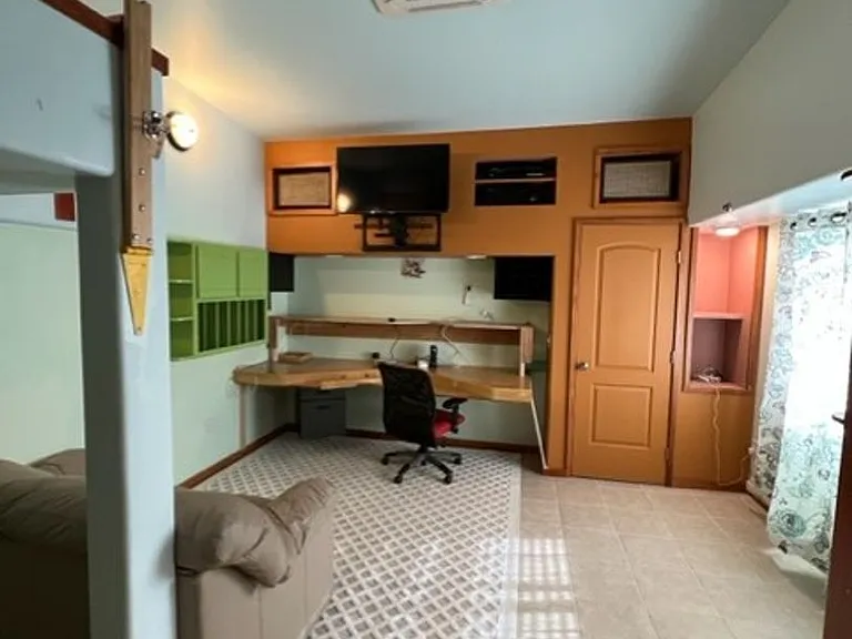 31 Becky Ave #B — Photo 3