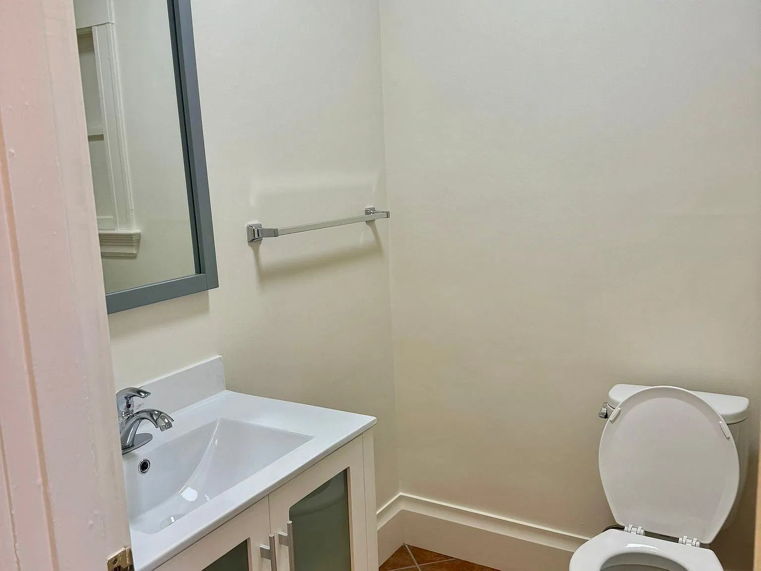 Studio, 400 sqft, $2,575 — Photo 3