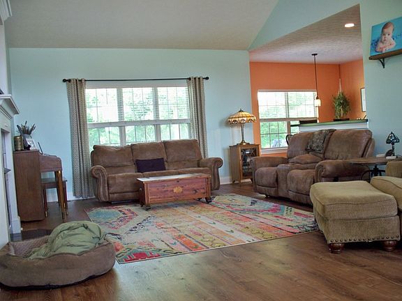 3rd image of 440 Elk Ct