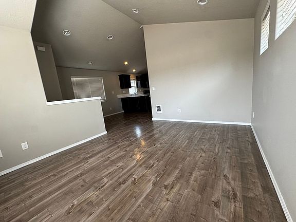 4th image of 226 River Walk Pl