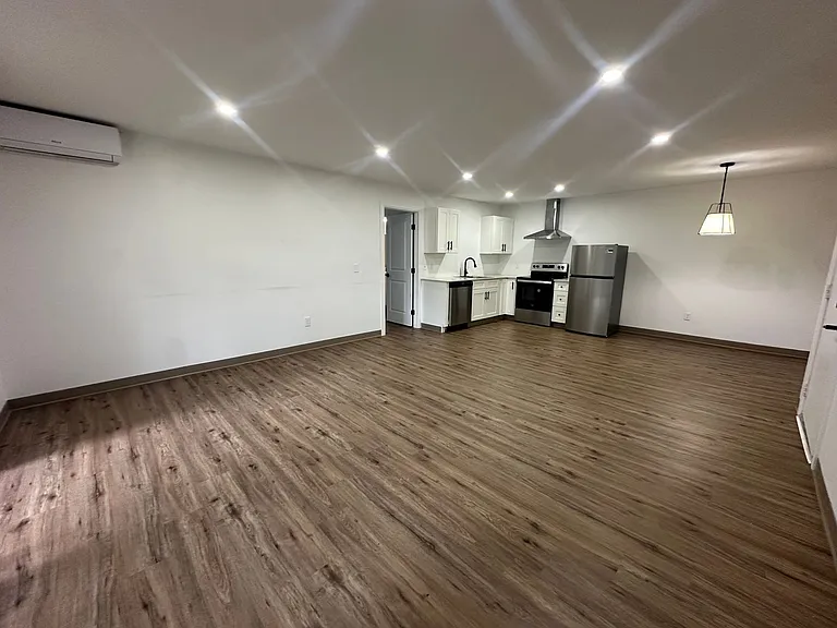 University Park Apartments near Cornell University — Photo 612