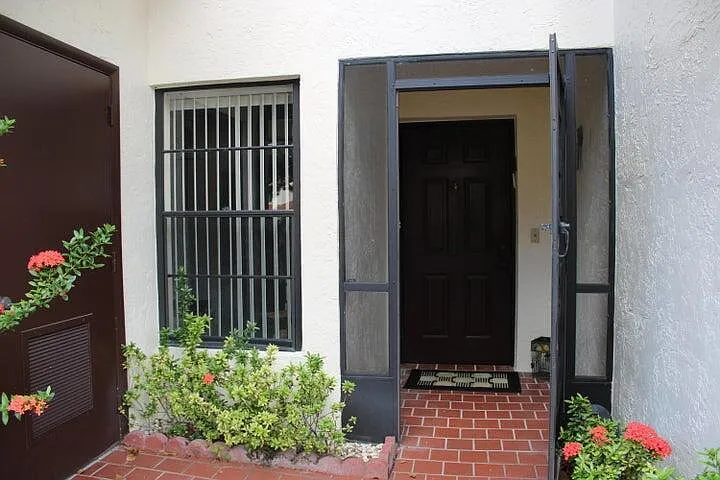 2 bed, 2.0 bath, 1330 sqft, $2,400 — Photo 3