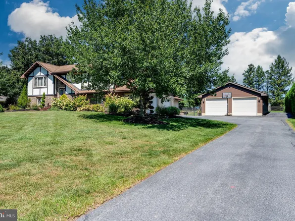 619 Mull Ave, Leesport, PA 19533