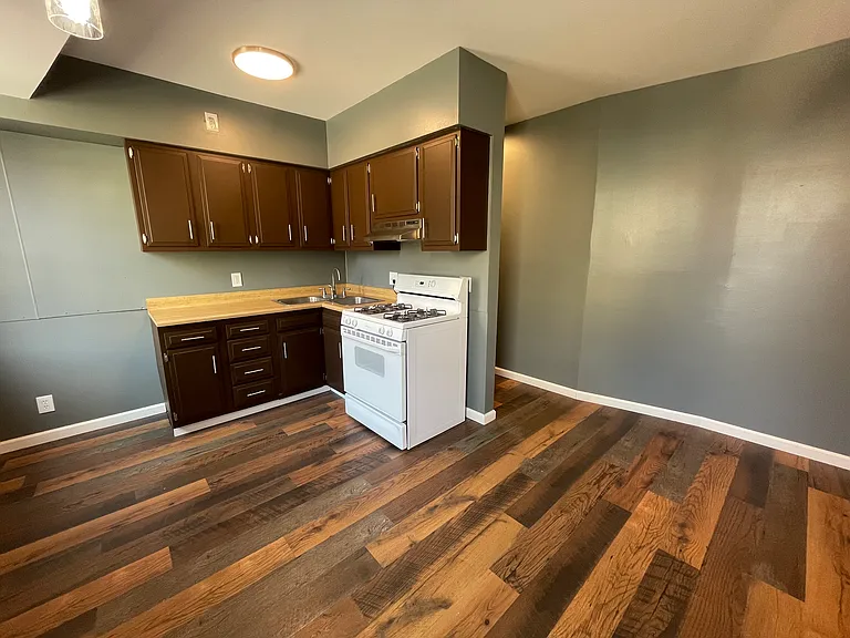 2905 Glenmore Ave #3 — Photo 5
