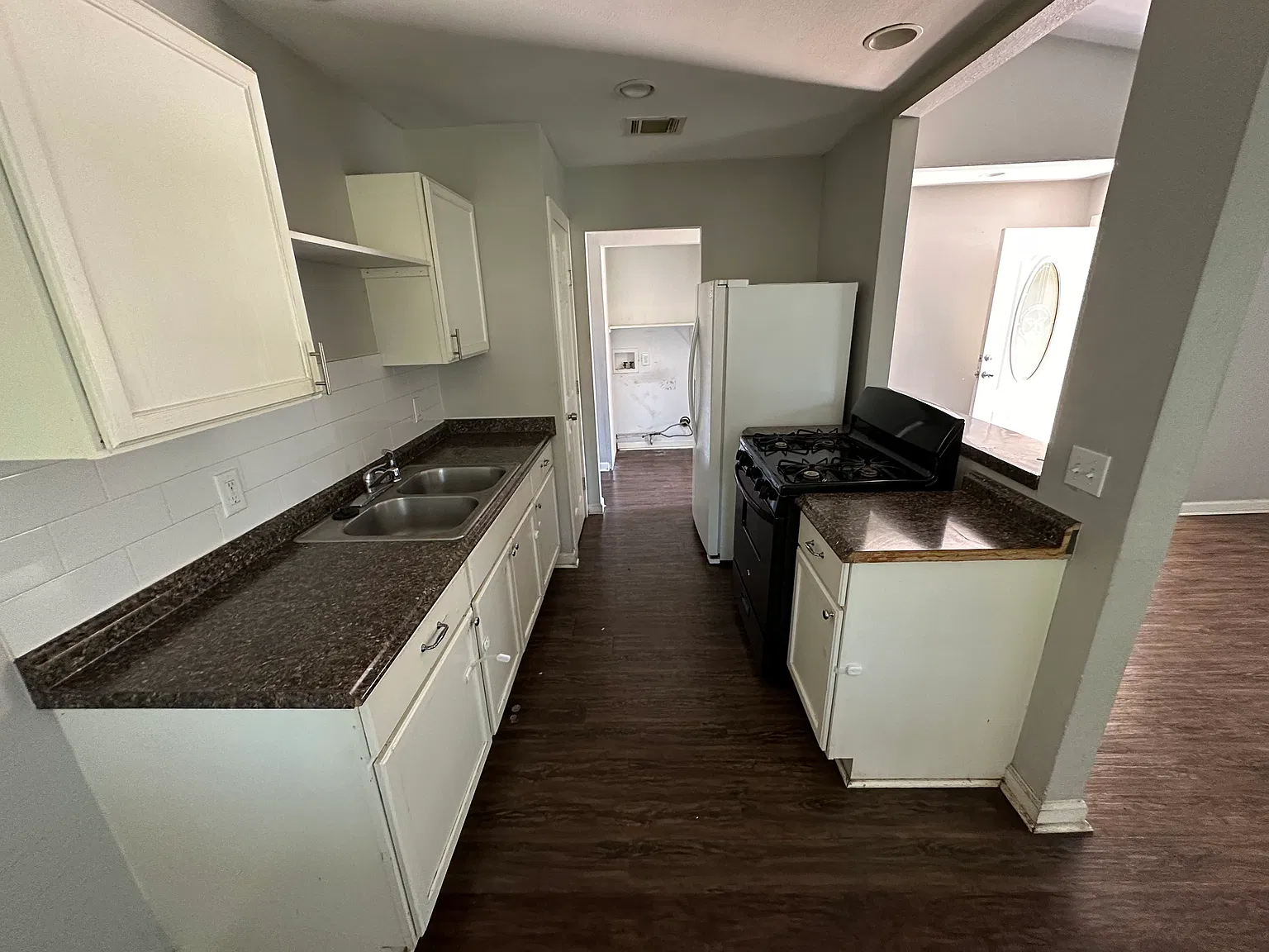 3 bed, 1108 sqft, $1,975 — Photo 4