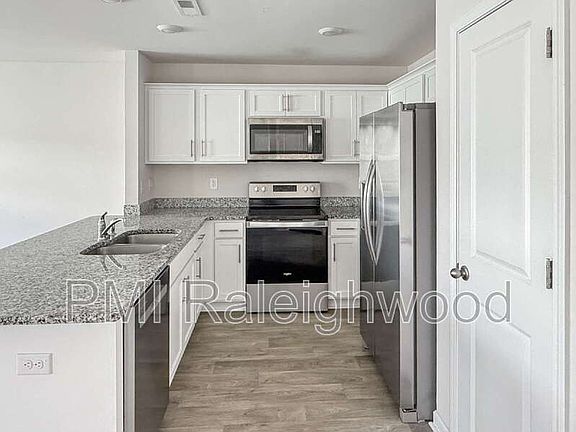 4th image of 2004 Gracie Ln