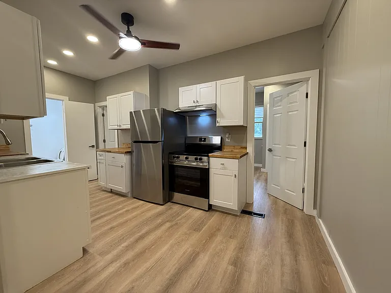 403 Wall Ave #AVENUE1 — Photo 6