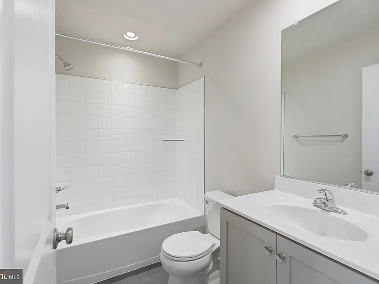 241 Monteith Dr — Photo 20