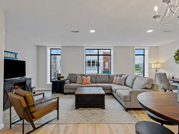 308 E Broadway St, Monett, MO 65708