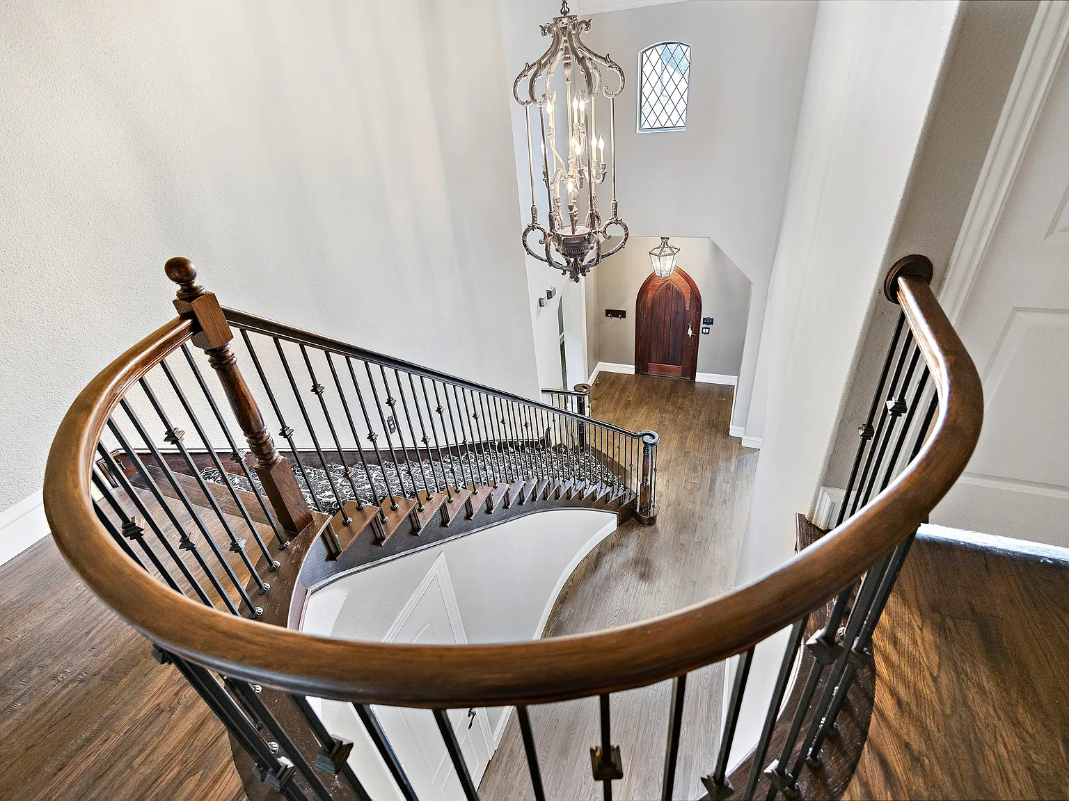 5 bed, 3.5 bath, 3854 sqft, $7,500 — Photo 4