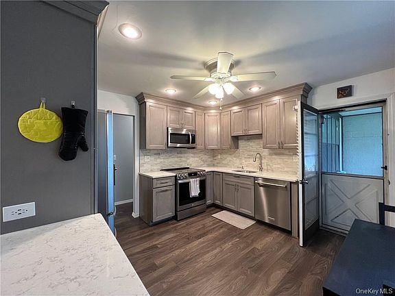 3rd image of 768 Sierra Vista Ln