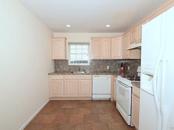 5th image of 74 Firwood Rd #A