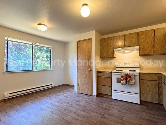 5th image of 9920 132nd Street Ct E APT D