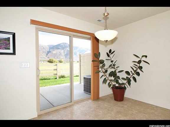 5th image of 2420 N Wellington Dr