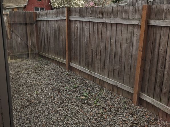 515 S C St, Phoenix, OR 97535