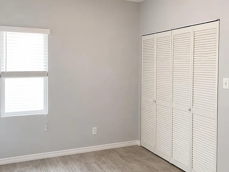 1710 Rowe Ave — Photo 15
