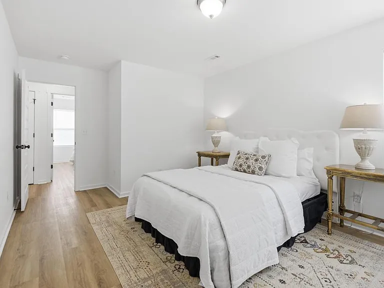 207 S Eagle Ln — Photo 4