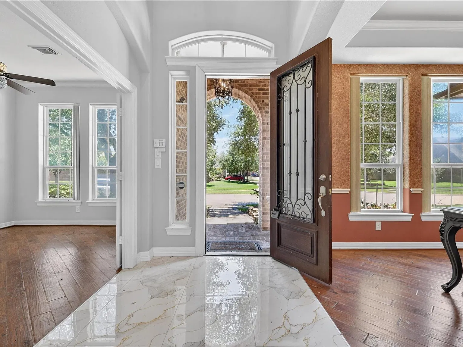 5 bed, 4.5 bath, 4800 sqft, $4,400 — Photo 4