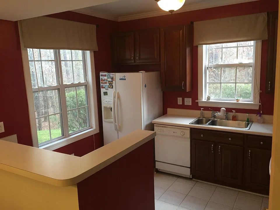 614 Ives Ct