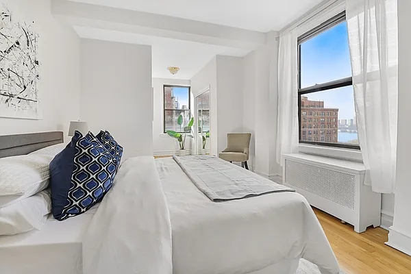 Sold by Compass | media 1