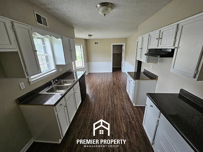 6329 Ridge Manor Dr — Photo 5