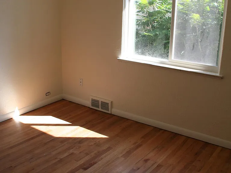 3921 S Lincoln St — Photo 15