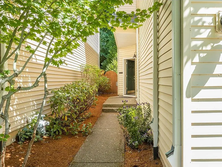 16205 SW Whistling Swan Ln — Photo 2