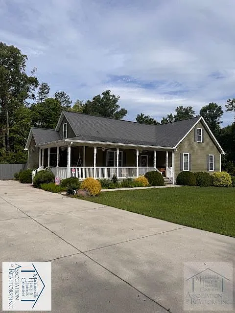 3 bed, 2600 sqft, $2,200 — Photo 1