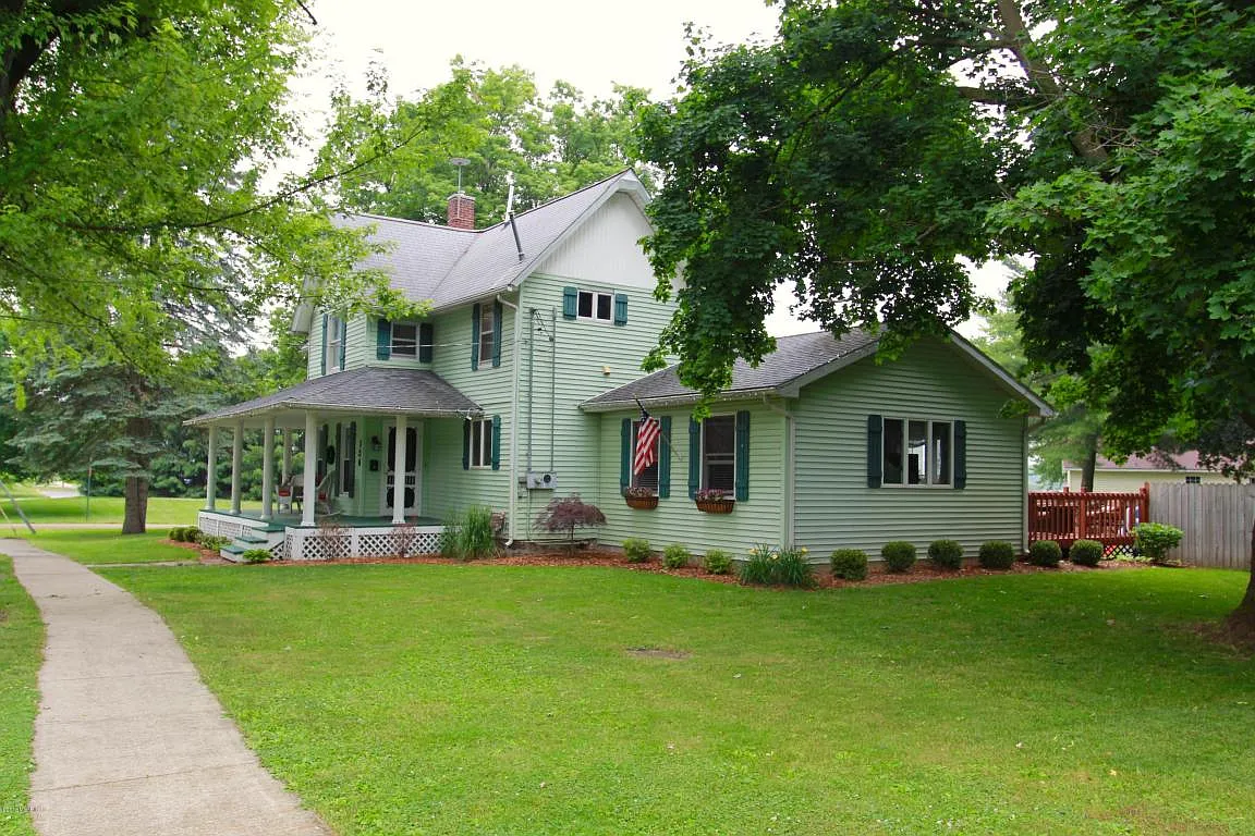 156 Florence St photo 1