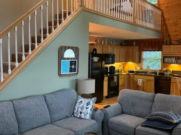 11232 Algonquin Dr, Pinckney, MI 48169