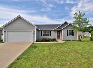 507 Newcastle Dr, Mackinaw, IL 61755