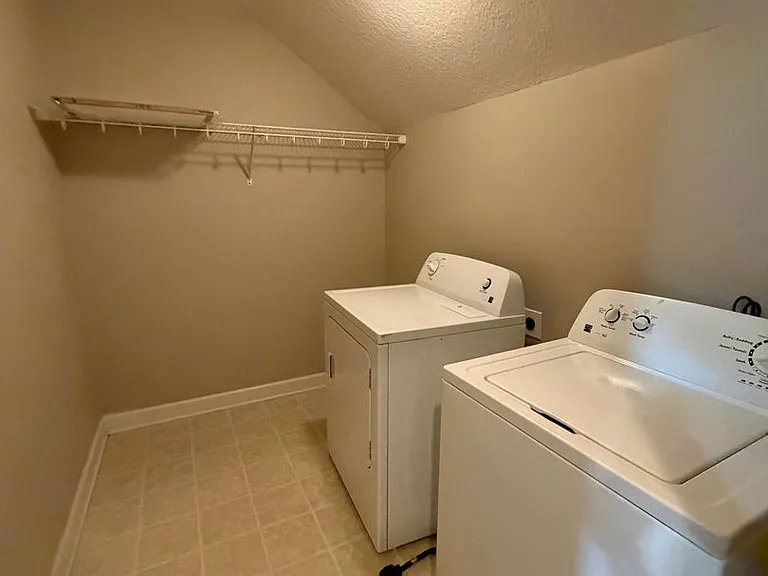 410 Conley Dr — Photo 22