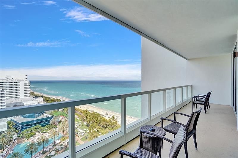 Home For Sale In Fontainebleau