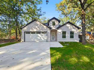 110 Doe Run Rd, Mabank, TX 75156