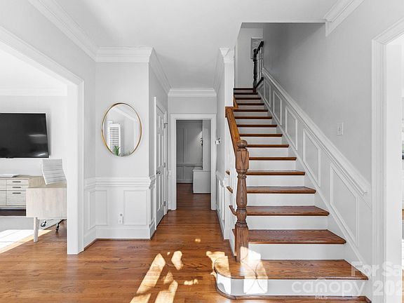 3rd image of 9800 Chatham Oaks Trl