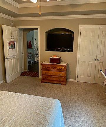 3rd image of 14 Bedford Ln