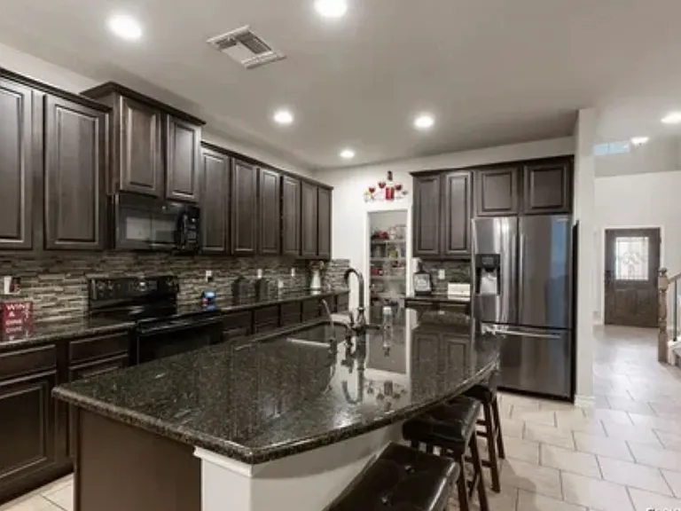 512 Saddle House — Photo 7