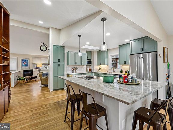 2nd image of 11403 Fairoak Dr