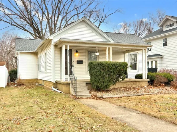 904 E Locust St, Bloomington, IL 61701