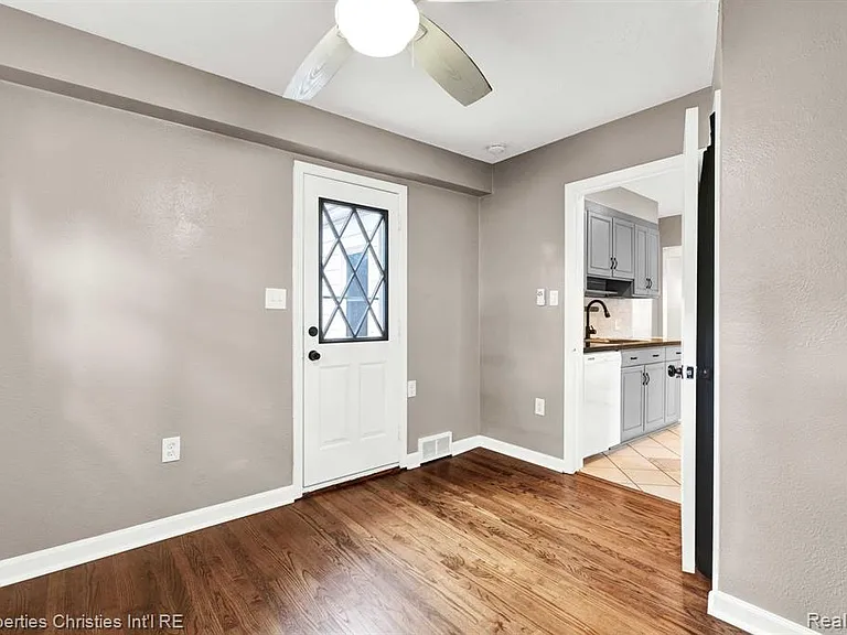 4271 Prairie Ave — Photo 16