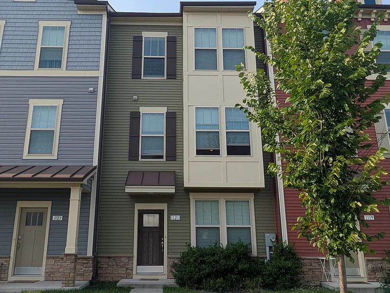 1121 Lawler Dr — Photo 1
