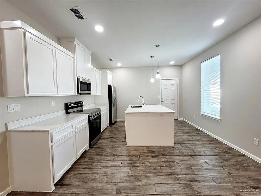 2 bed, 2.0 bath, 947 sqft, $1,050 — Photo 4